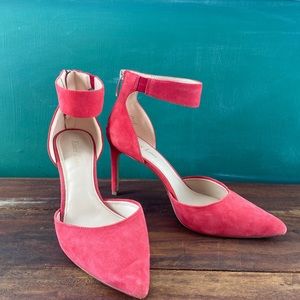 Gently worn pointed toe size 9 suede material Zip Up Back